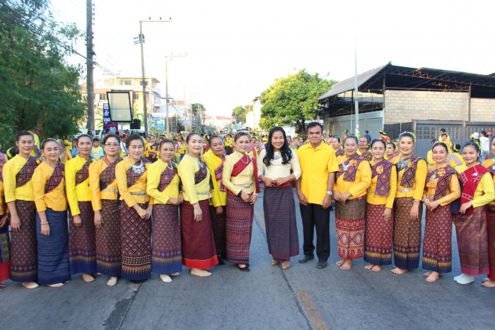 พิธีรำบวงสรวง 10 สิ่งศักดิ์สิทธิ์ ฉลอ...